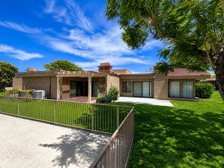 Canyon Crest Ln — Photo 2