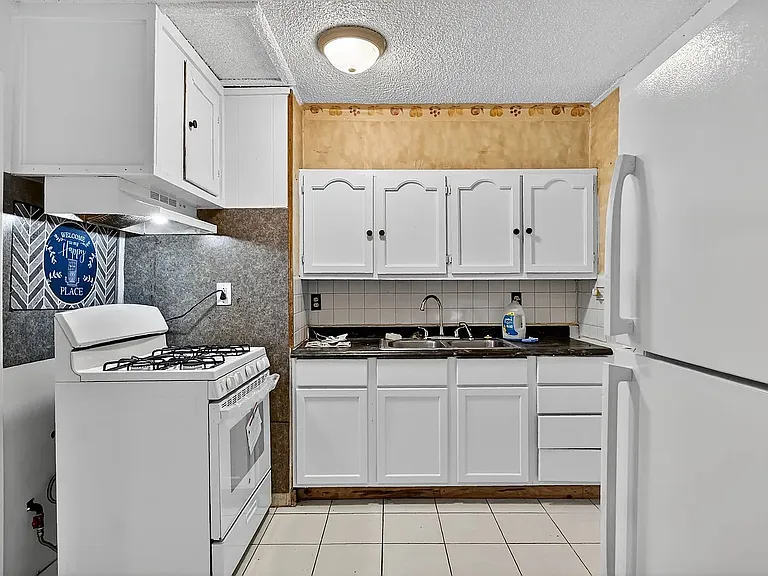 1274 W Green St — Photo 8