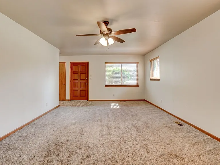 5548 S Owasso Ave — Photo 3
