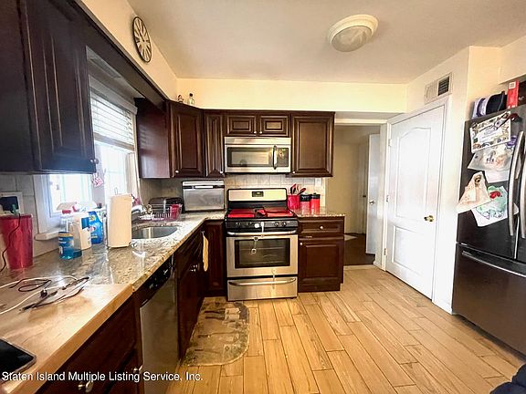 4th image of 361 Burgher Ave