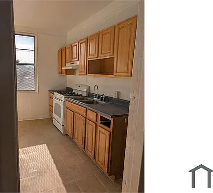 2318 E York St — Photo 7