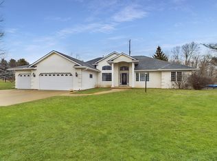 212 Brookwood Dr, Hortonville, WI 54944