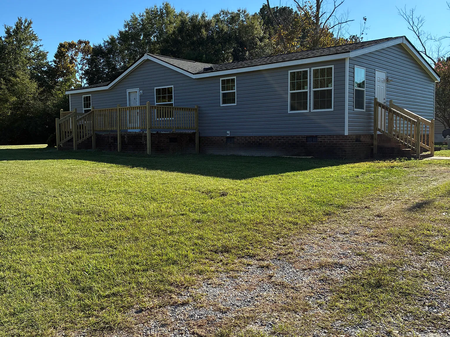 3 bed, 1456 sqft, $1,900 — Photo 1