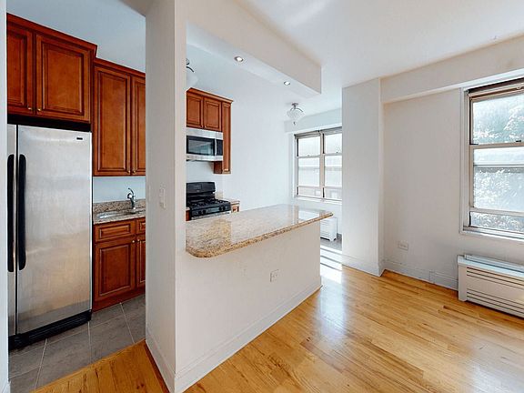 3rd image of 50 W 93rd St #504B