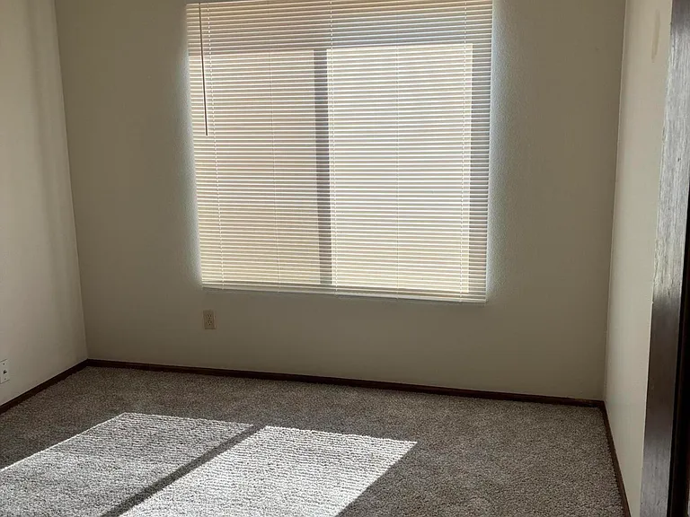 701 W Summit Pl — Photo 9