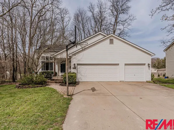 5486 Brookhaven Ct, Waterford, MI 48327