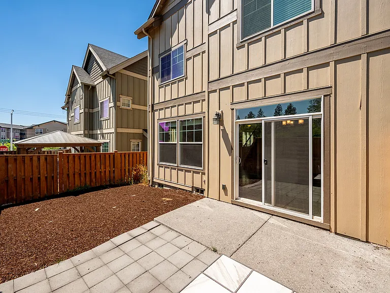 1068 SE Leonel Ln — Photo 14