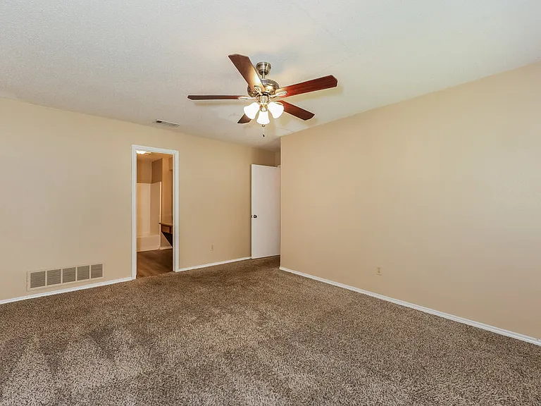 1125 Hidden Creek Dr — Photo 10
