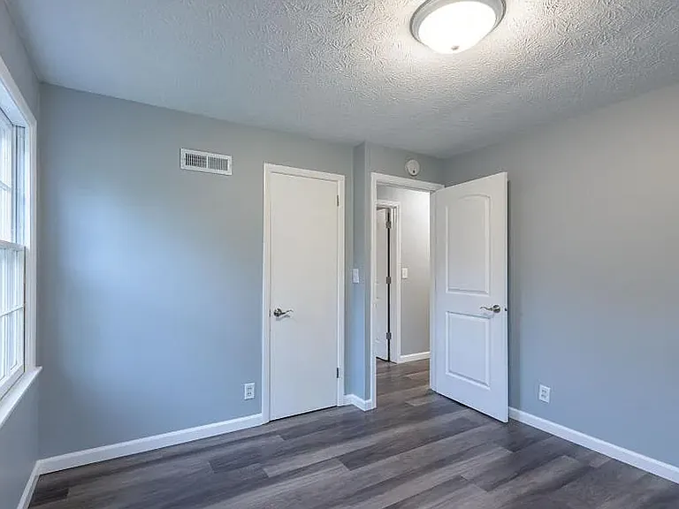 1125 Windsor Dr — Photo 12