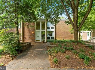 11515 Maple Ridge Rd, Reston, VA 20190