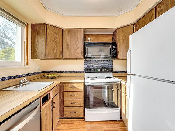 5th image of 2926 W Whittier Ct