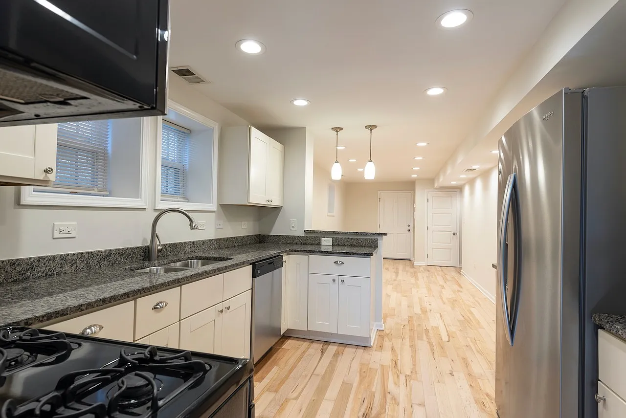 2 bed, 1000 sqft, $1,650 — Photo 4