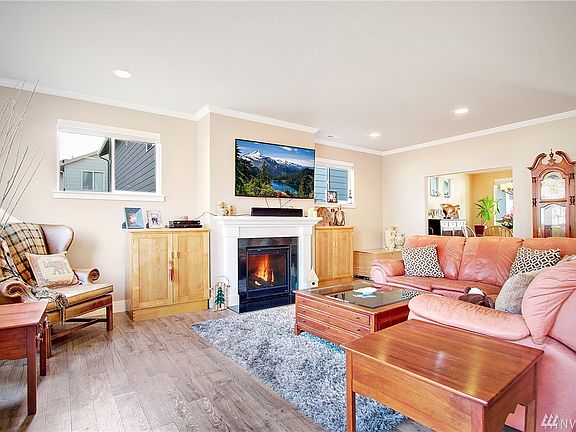 3rd image of 1879 Regent Ave NW