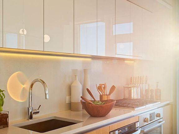 4th image of 605 W 42nd St APT 61A