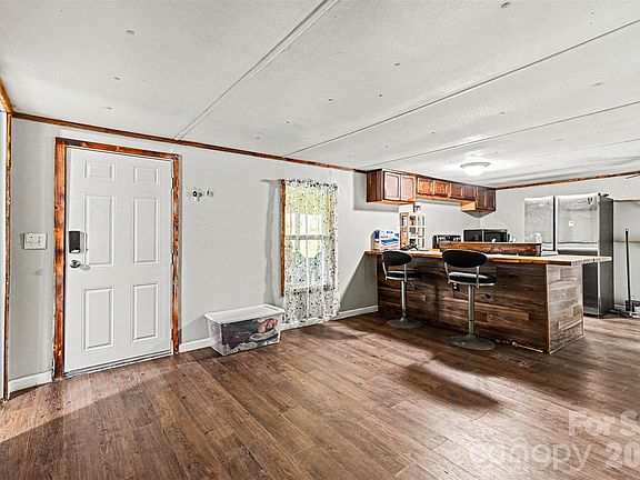 3rd image of 111 Oak Brook Dr