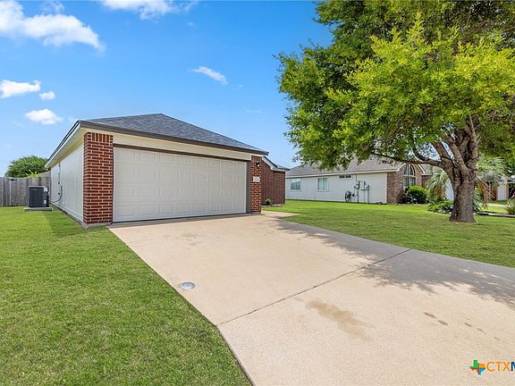 3rd image of 1605 Oak Chase Trl