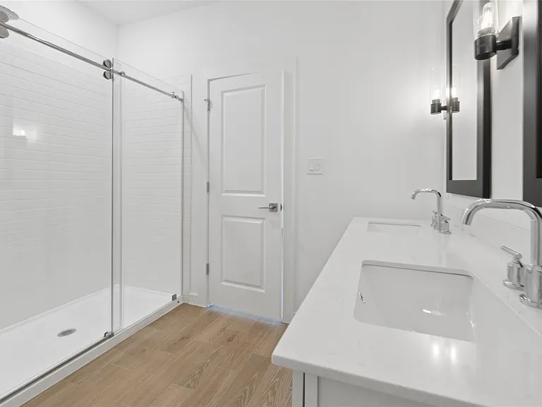 698 Daniels Lake Ln — Photo 22