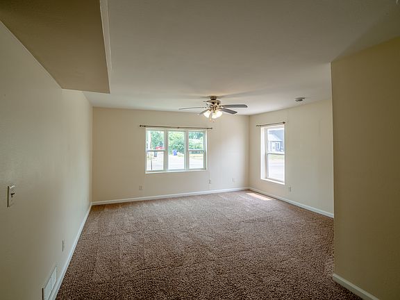 3rd image of 417 16th St NE #A