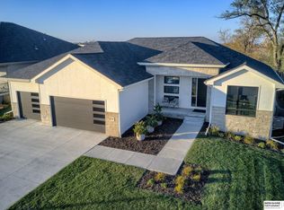 18208 Gretchen Ave, Elkhorn, NE 68022