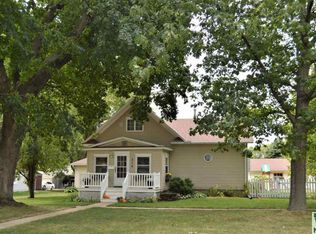 516 Arizona Ave SW, Orange City, IA 51041