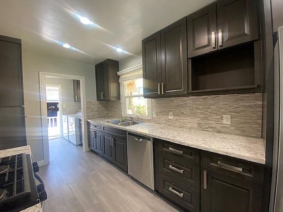 Beautiful Counters with Lots of Counter Space