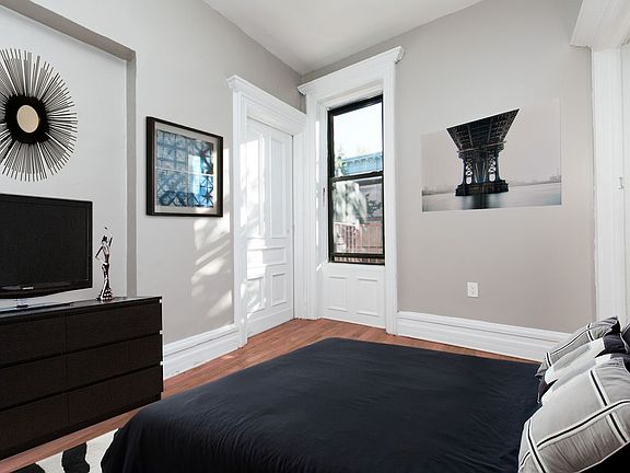 4th image of 300 6th Ave #3