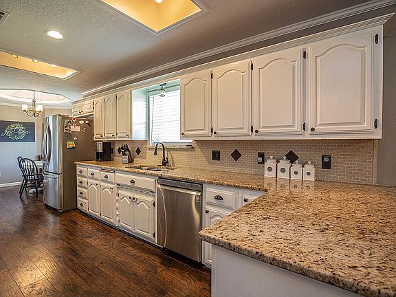 3rd image of 7109 Rosenthal Pkwy