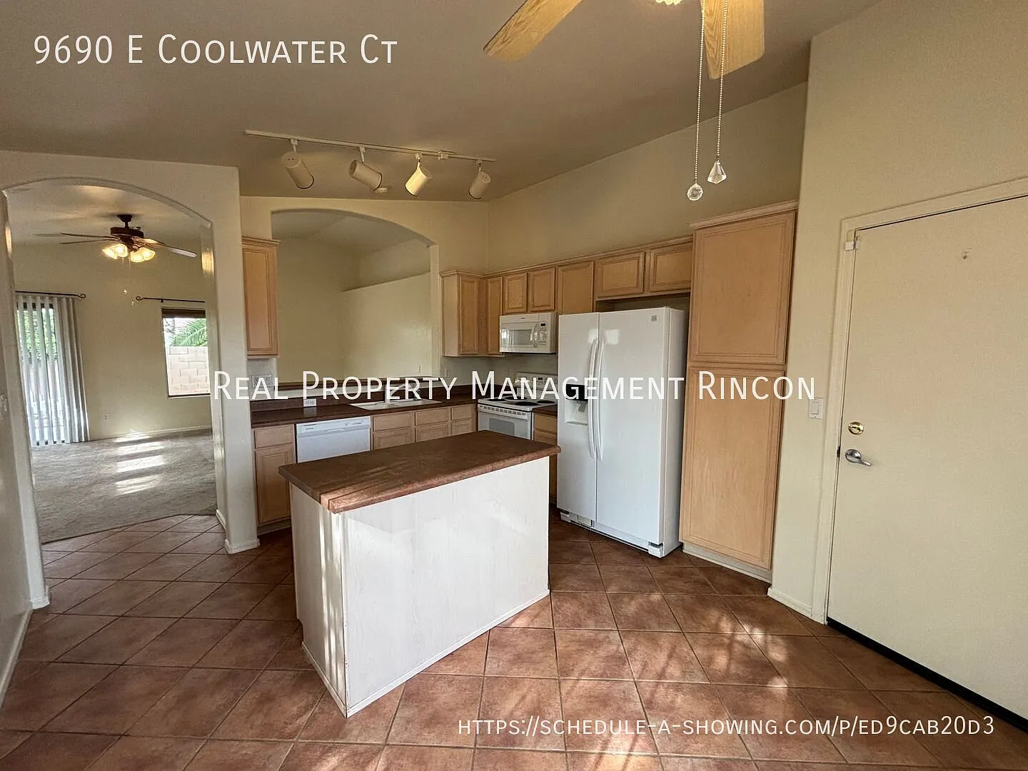 Lovely 3-Bed, 2-Bath Home in Castle Rock! — Photo 4