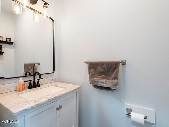 4th image of 438 Freehold Road