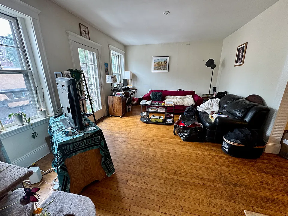 106 Strathmore Rd #3