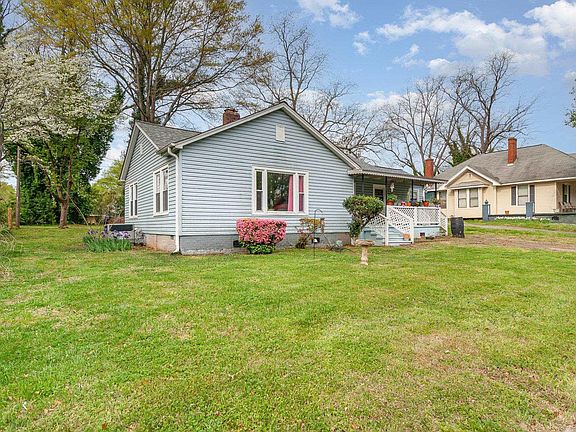 3rd image of 776 Leonard St