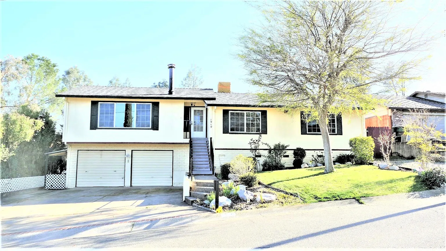 1919 Manchester Dr photo 1