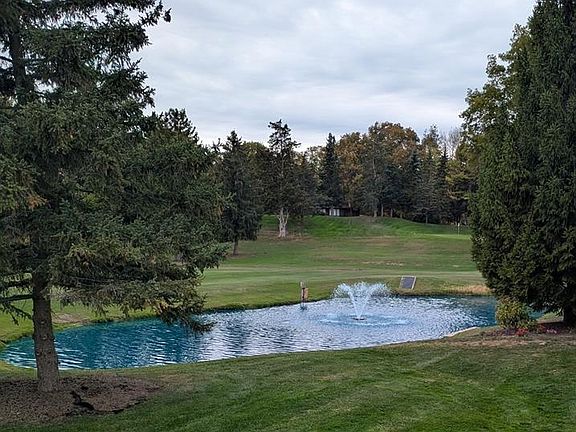 2nd image of 13 Oakwood Links Ln