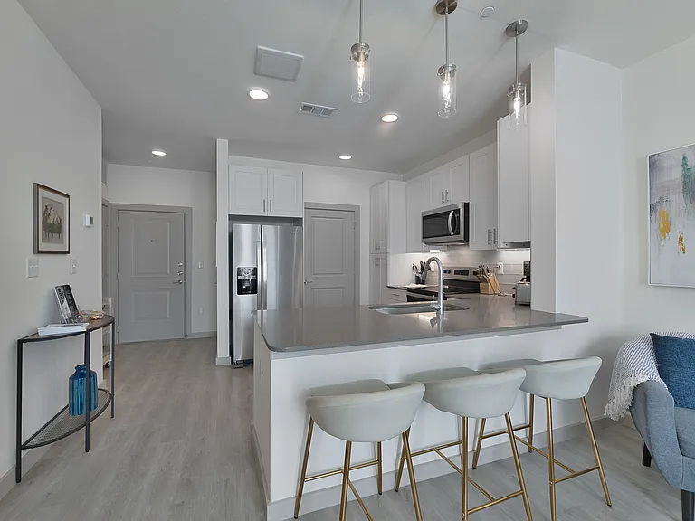 Bluffview Apartments — Photo 2
