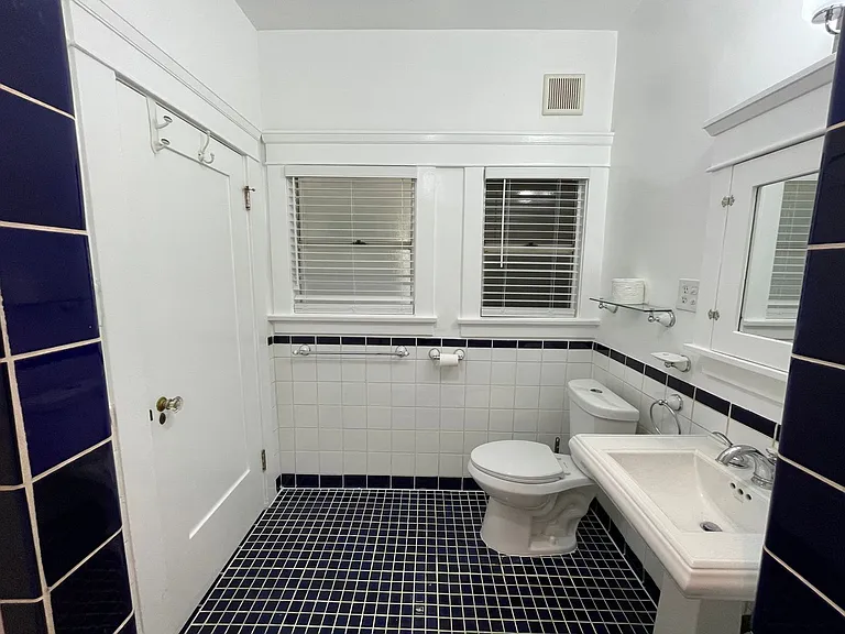 735 W 4th St — Photo 26