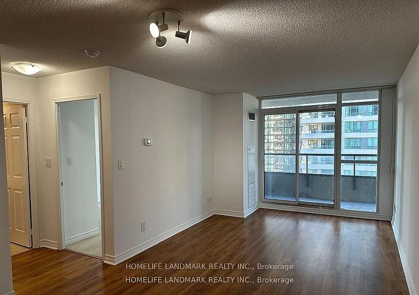 35 Hollywood Ave — Photo 2