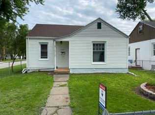 2061 Maple St, Des Moines, IA 50317