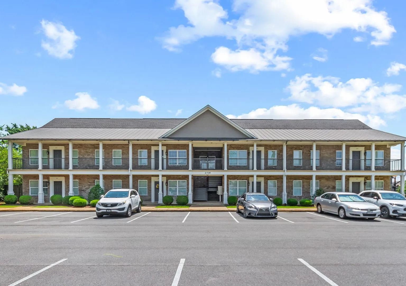Roll Tide Condos — Photo 2