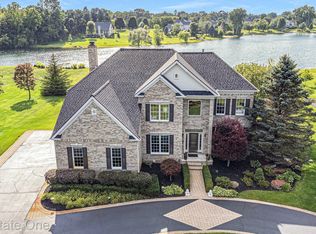 1575 Boulder Lake Dr, Milford, MI 48380