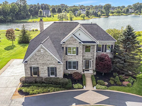 1575 Boulder Lake Dr, Milford, MI 48380