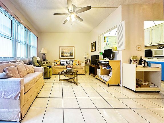 2nd image of 1010 Islewood D #1010