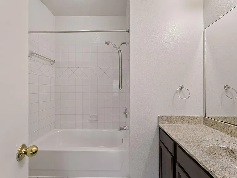 2302 S Bagdad Rd #A — Photo 20