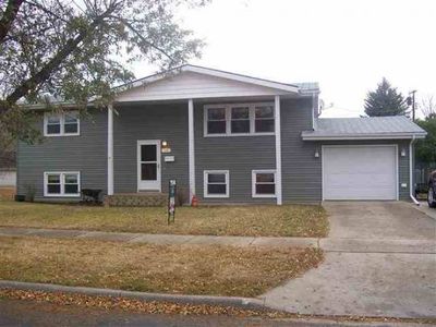 118 25th St NW, Minot, ND, 58703