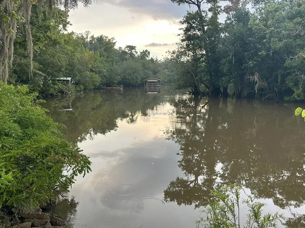 238 Riverside Cir, Wewahitchka, FL 32465