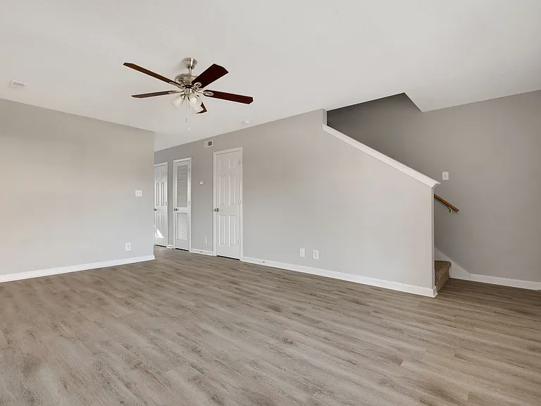 550 New South Dr — Photo 21