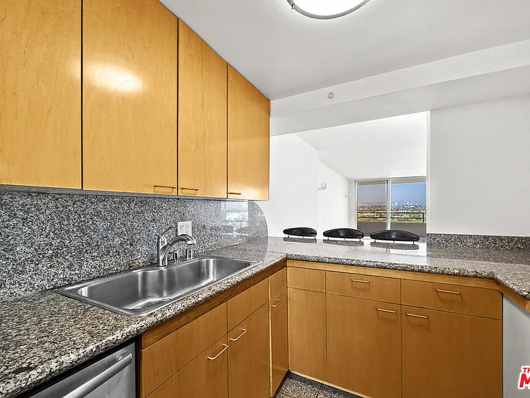 4316 Marina City Dr #1033 — Photo 29