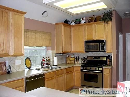 3rd image of 2212 Lakewind Ln