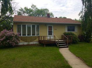 525 Rhinehart Dr SE, East Grand Forks, MN 56721