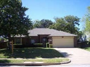 2126 Wedgewood Dr, Grapevine, TX 76051