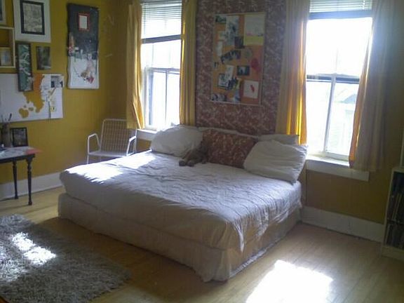 3rd image of 1010 E Clarke St #B